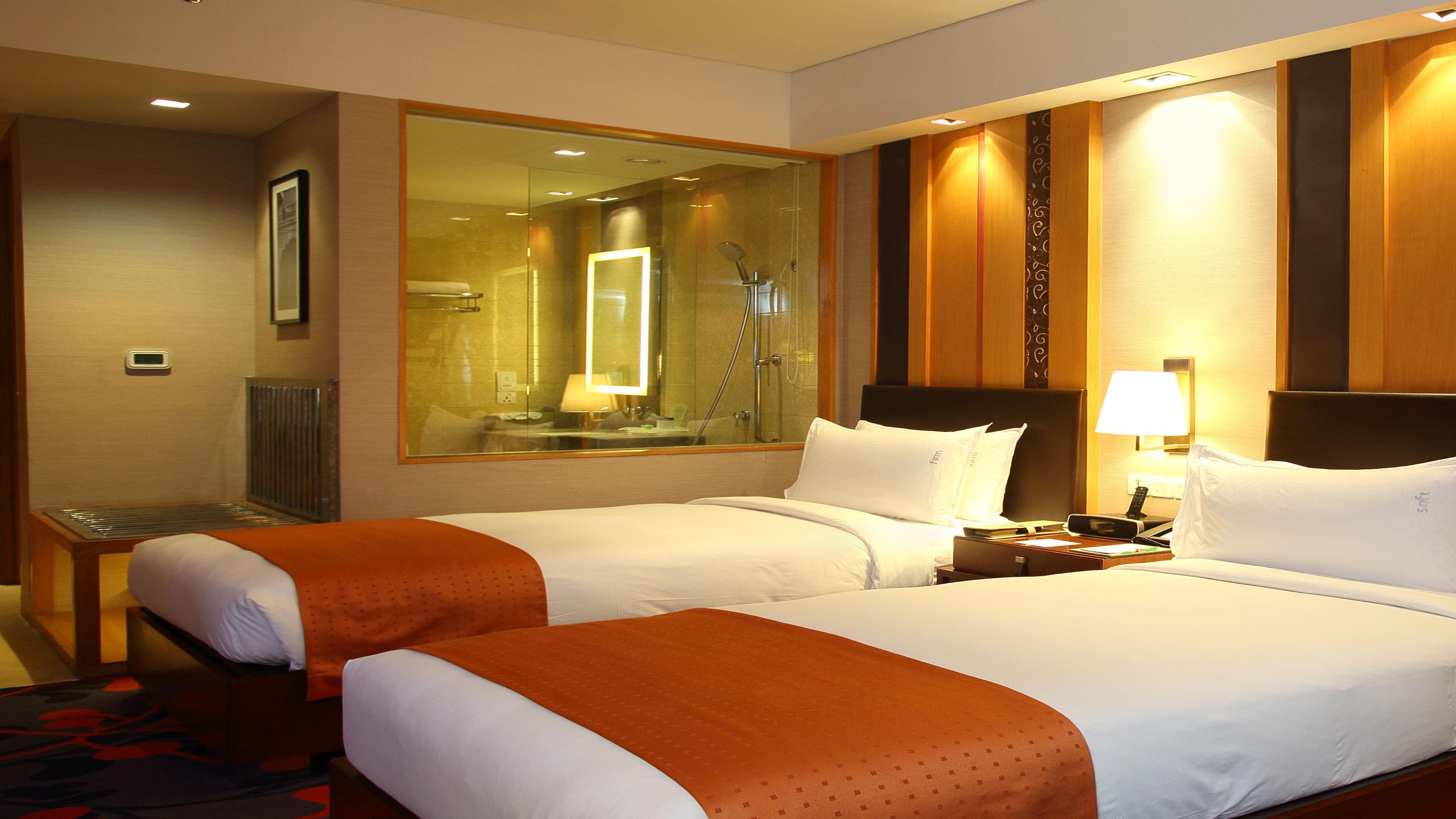 Holiday Inn New Delhi Mayur Vihar Noida By Ihg Zewnętrze zdjęcie A room at the hotel
