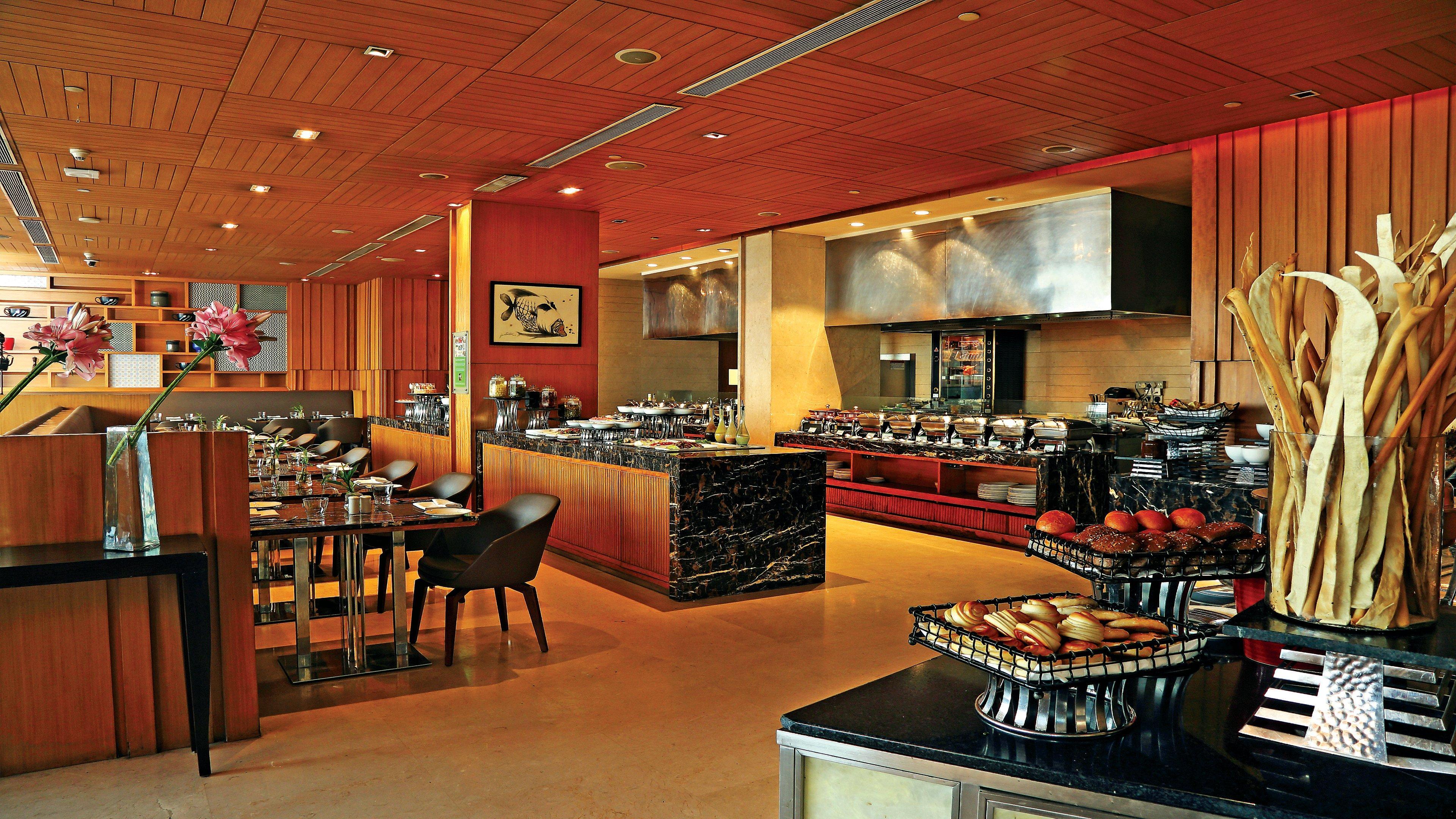 Holiday Inn New Delhi Mayur Vihar Noida By Ihg Zewnętrze zdjęcie The restaurant