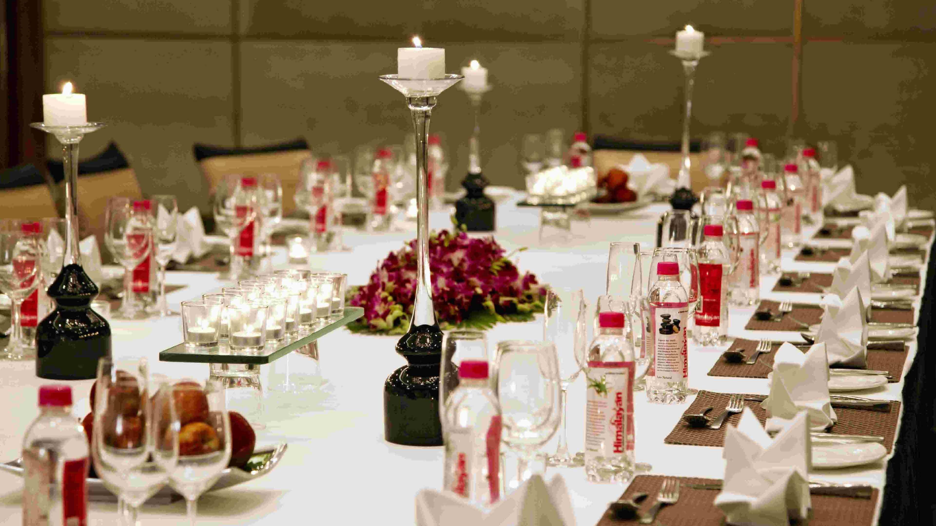 Holiday Inn New Delhi Mayur Vihar Noida By Ihg Zewnętrze zdjęcie A table set for a formal dinner