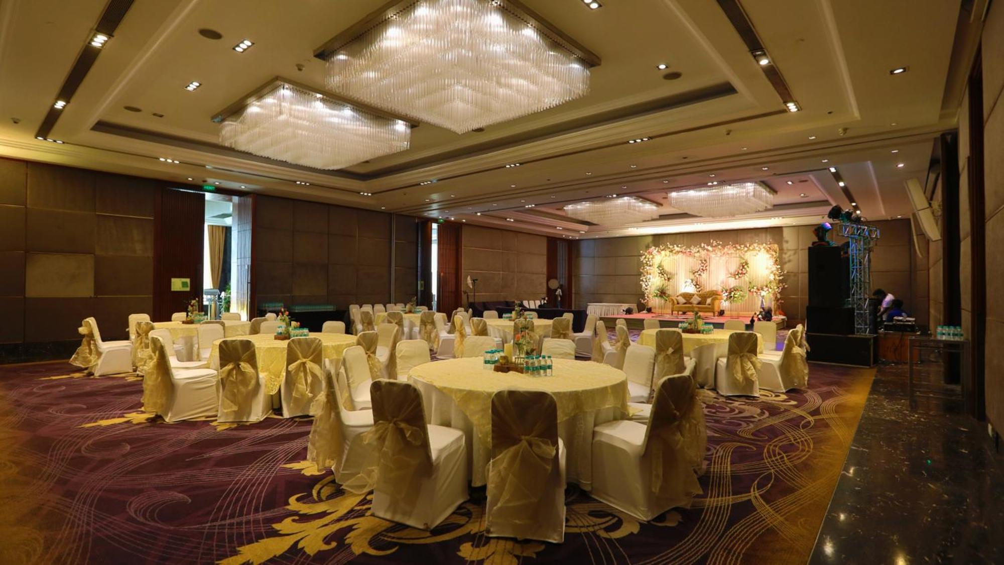 Holiday Inn New Delhi Mayur Vihar Noida By Ihg Zewnętrze zdjęcie The ballroom